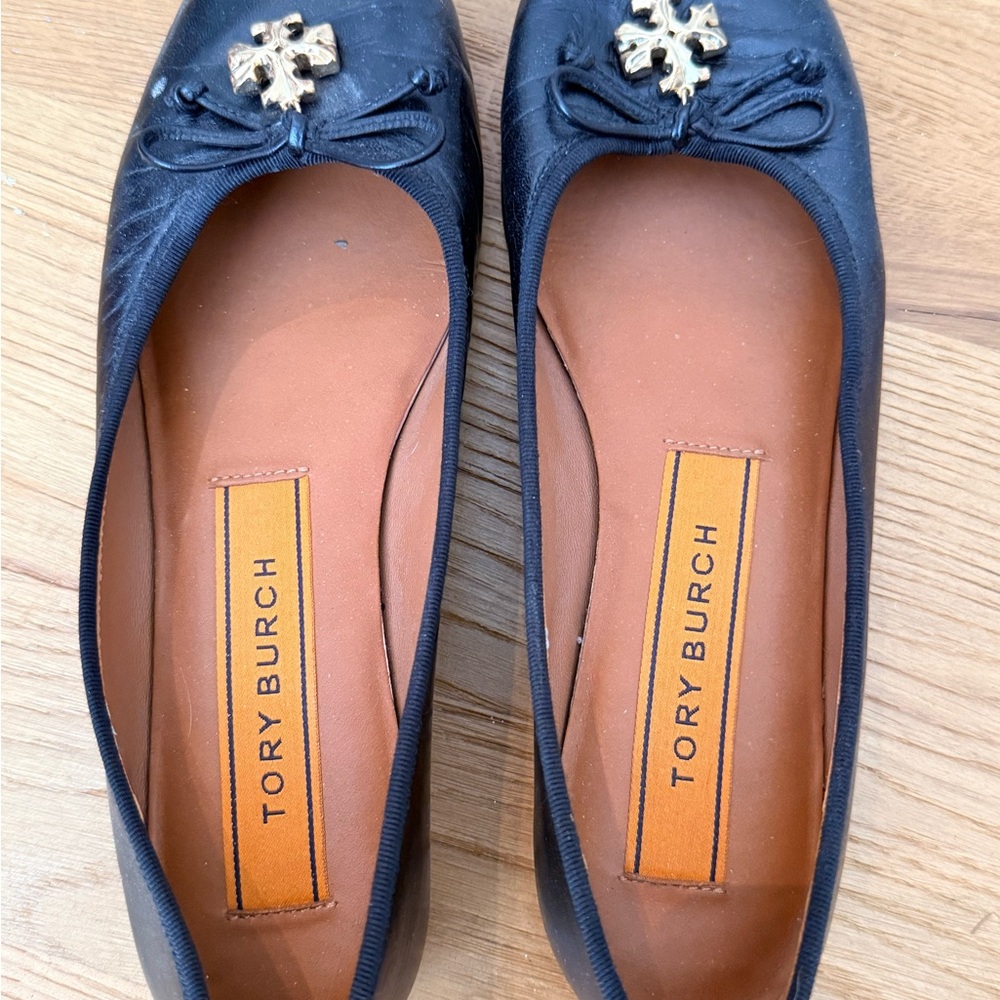 Tory Burch Navy Flats with Gold Emblem, size 7